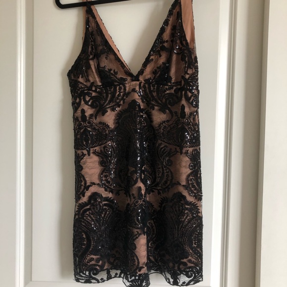 Nice dress - Picture 1 of 2